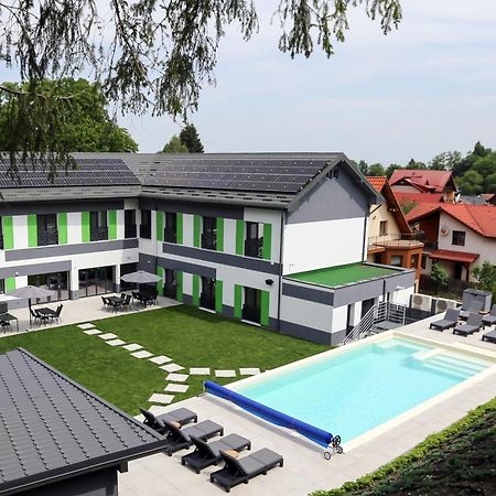 Q Villa Săcele Esterno foto